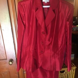 Le suit 2 piece skirt suit